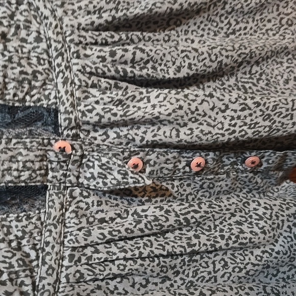 Size 0 Free People Lace Pintuck Blouse - Picture 5 of 9